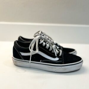 VANS Black and White Size 4
